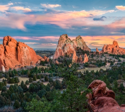 Scenic Garden of the Gods in Colorado, towering red rock formations under a pink and blue sunset.