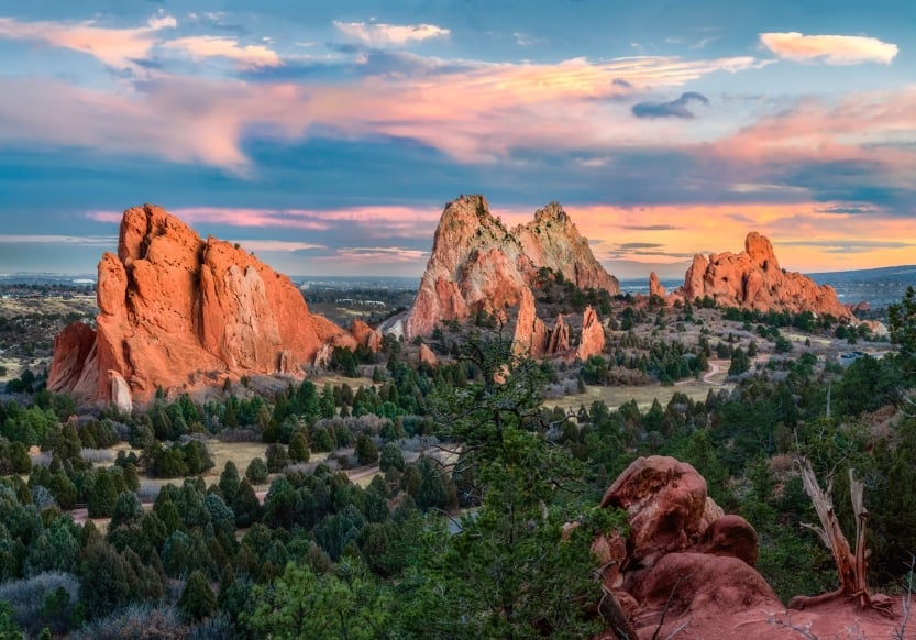 Scenic Garden of the Gods in Colorado, towering red rock formations under a pink and blue sunset.